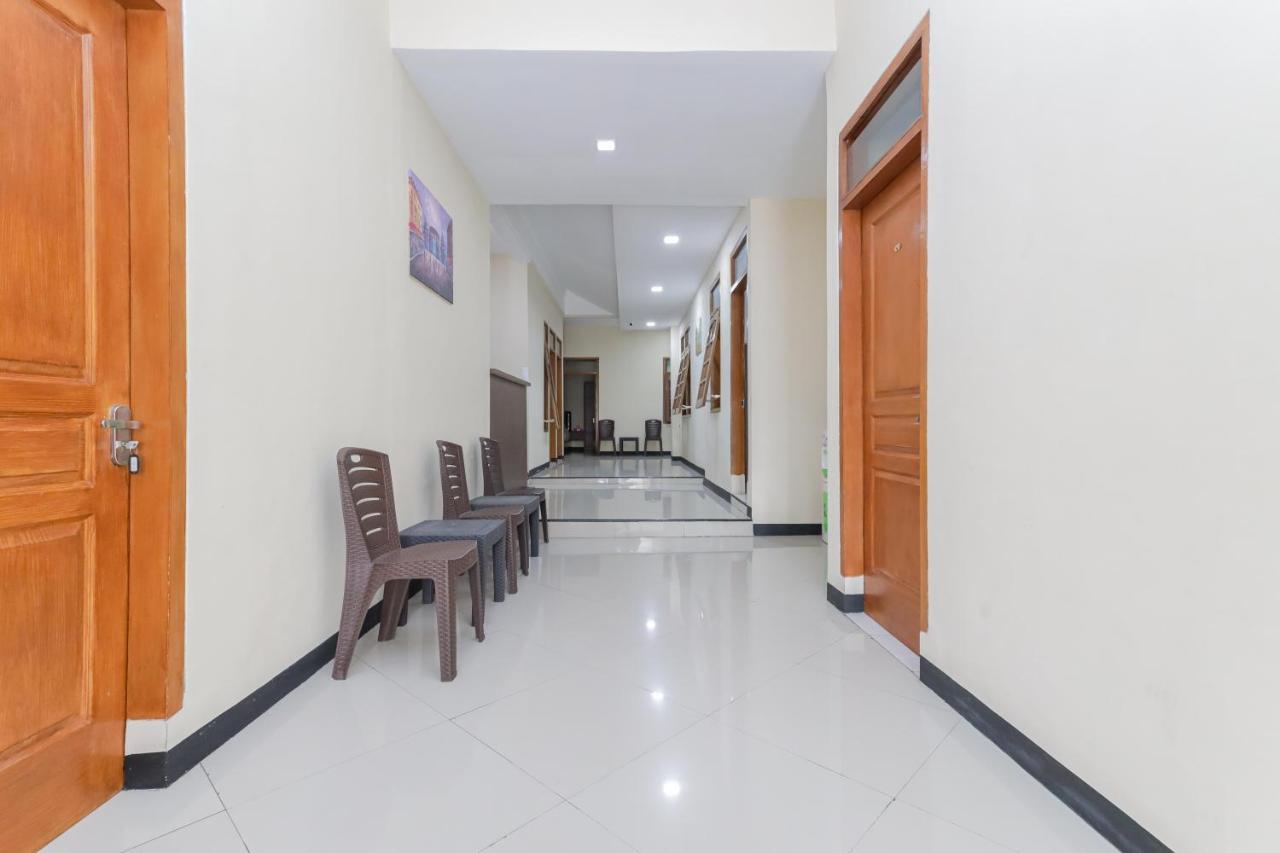 فندق Reddoorz At Wr Supratman Batu باتو المظهر الخارجي الصورة