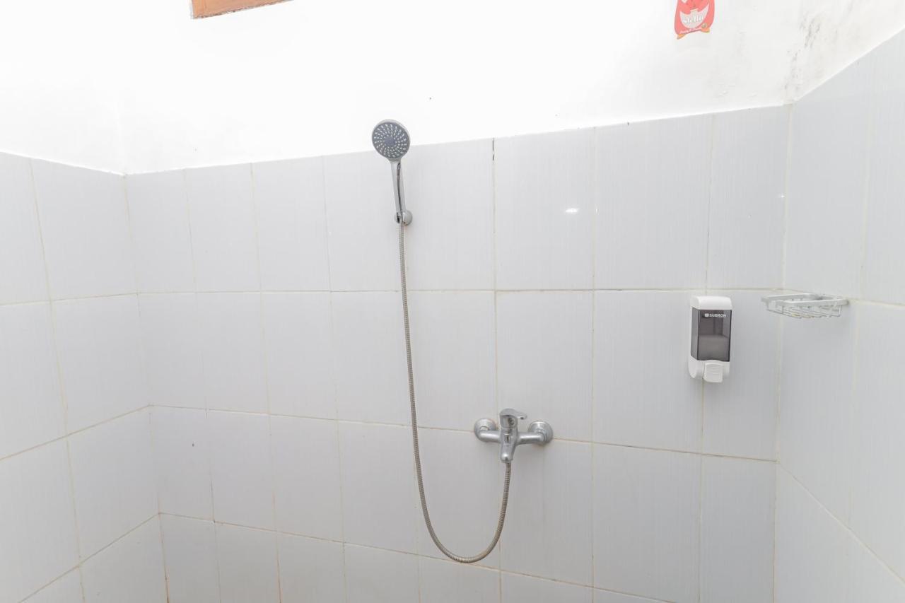 فندق Reddoorz At Wr Supratman Batu باتو المظهر الخارجي الصورة